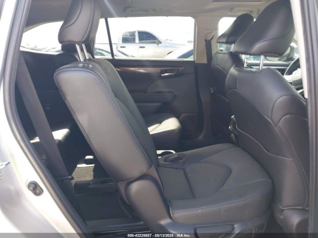 2023 TOYOTA HIGHLANDER 5TDXBRCHXPS583604 Photo 7