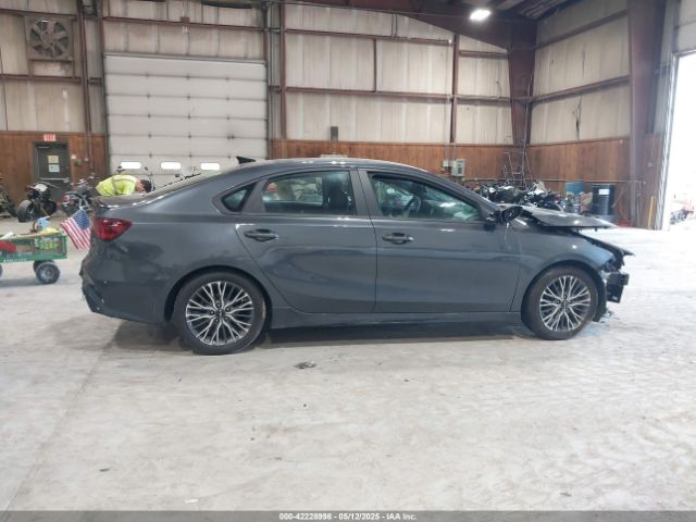 3KPF54AD3PE581872 KIA Forte Gt-line