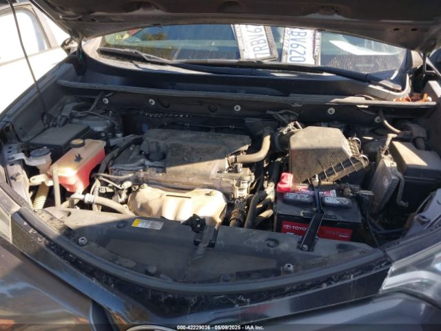 2T3NFREV6GW239717 Toyota RAV4 SE