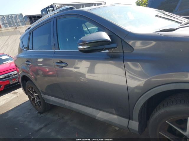 2T3NFREV6GW239717 Toyota RAV4 SE