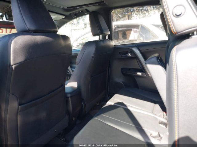2T3NFREV6GW239717 Toyota RAV4 SE