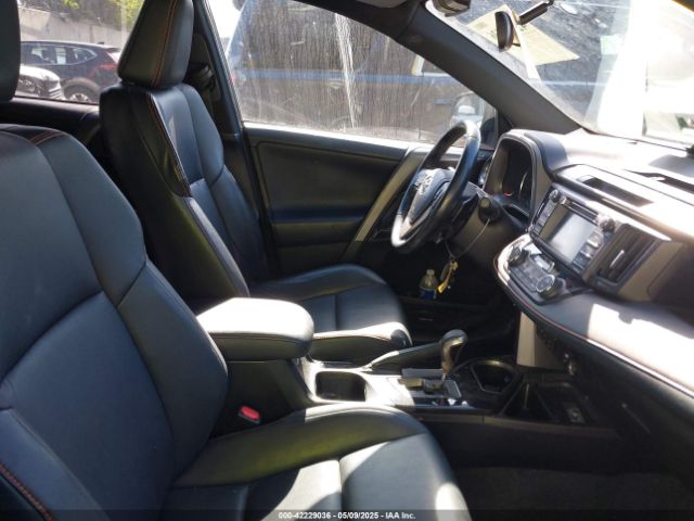 2T3NFREV6GW239717 Toyota RAV4 SE