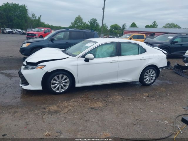 4T1B11HK8JU039006 Toyota CAMRY LE