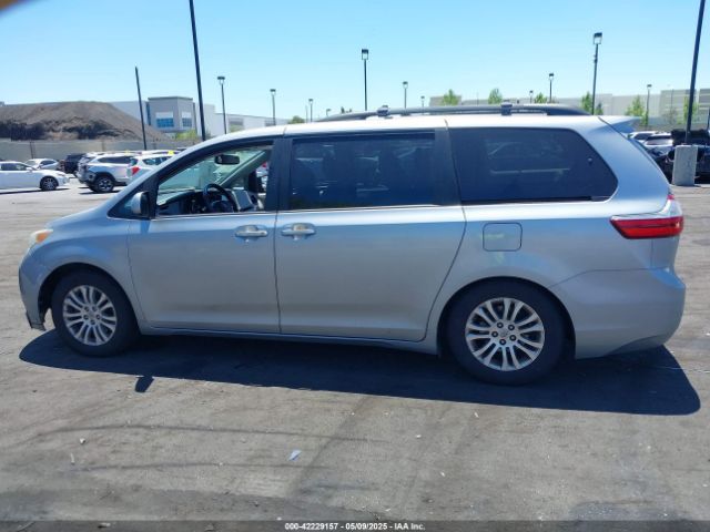 5TDYK3DC6FS656843 Toyota Sienna Xle 8 Passenger