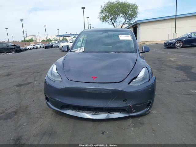7SAYGDEFXPF897975 Tesla Model Y