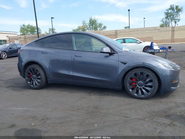 7SAYGDEFXPF897975 Tesla Model Y