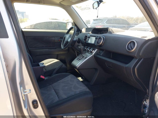 Scion XB 2014 JTLZE4FE3EJ066373 Image 5