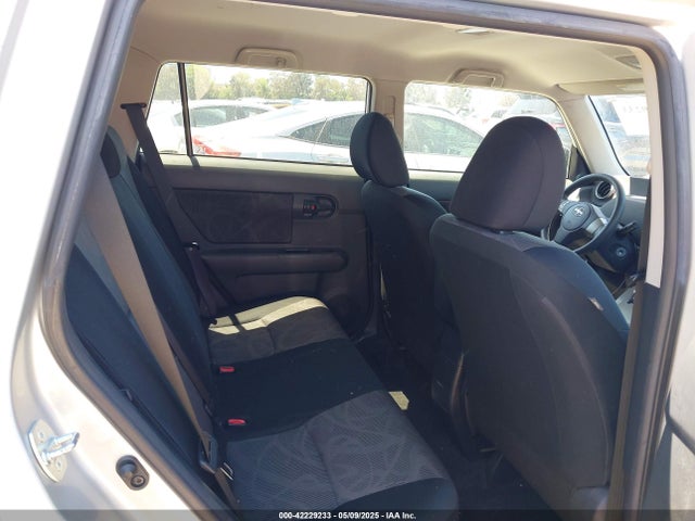 Scion XB 2014 JTLZE4FE3EJ066373 Image 8