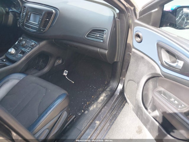 Chrysler 200 S 2015 1C3CCCBB3FN613959 Image 5