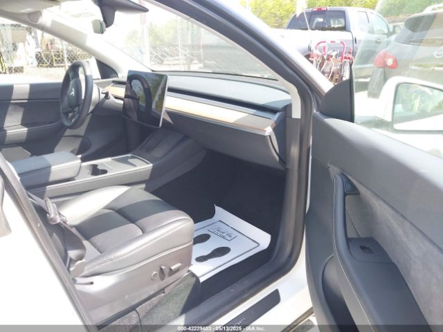 2021 TESLA MODEL Y 5YJYGAEE0MF149430 Photo 4