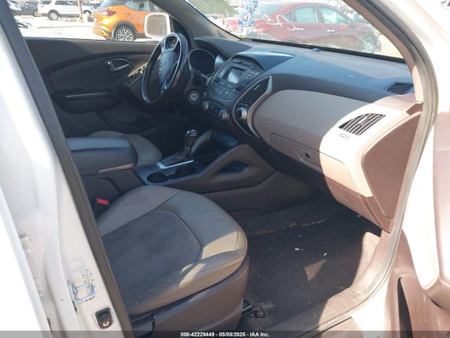 KM8JUCAG6FU958353 Hyundai TUCSON SE