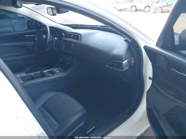 2017 JAGUAR XE SAJAD4BG1HA975771 Photo 4