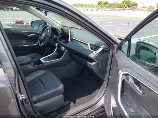 2T3C1RFVXRC295264 Toyota Rav4 Xle Premium