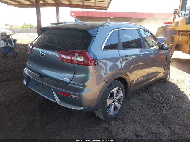 KNDCB3LC4H5094624 KIA NIRO LX
