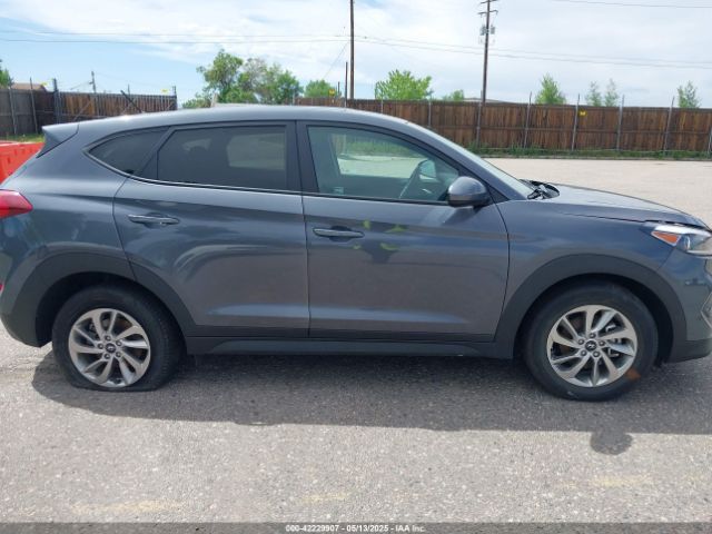KM8J2CA40JU674267 Hyundai TUCSON SE