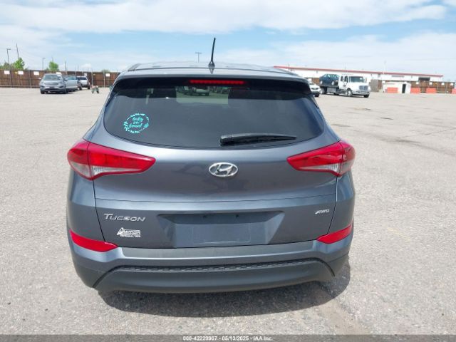 KM8J2CA40JU674267 Hyundai TUCSON SE