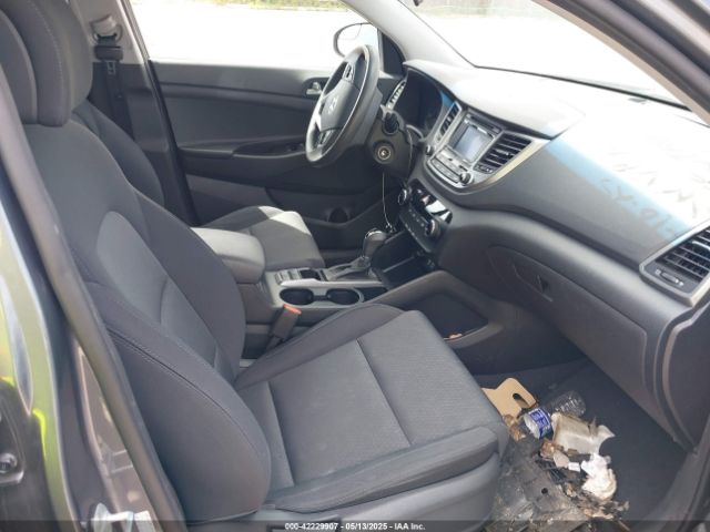KM8J2CA40JU674267 Hyundai TUCSON SE