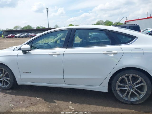 3FA6P0LU0HR217389 Ford Fusion Hybrid Se