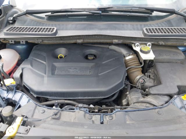 1FMCU0J9XJUA61277 Ford Escape Titanium