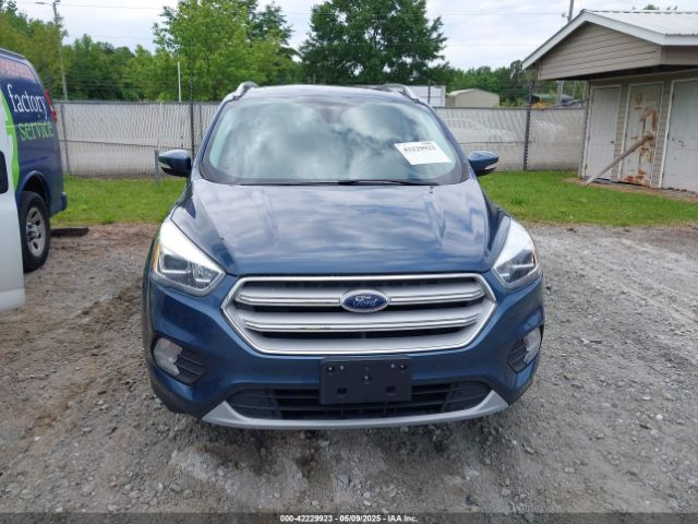 1FMCU0J9XJUA61277 Ford Escape Titanium