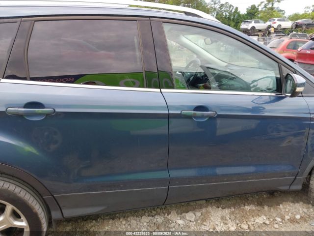 1FMCU0J9XJUA61277 Ford Escape Titanium