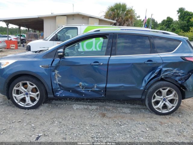 1FMCU0J9XJUA61277 Ford Escape Titanium