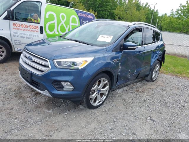 1FMCU0J9XJUA61277 Ford Escape Titanium