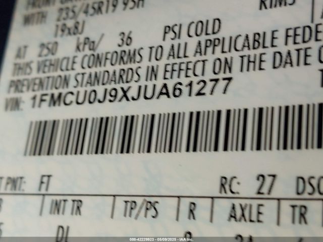 1FMCU0J9XJUA61277 Ford Escape Titanium