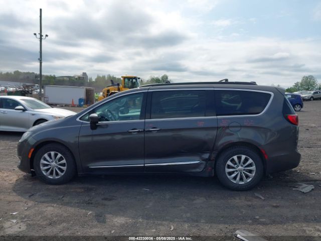 2C4RC1BG5HR705277 Chrysler Pacifica Touring-l
