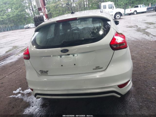 1FADP3K27GL261251 Ford FOCUS SE