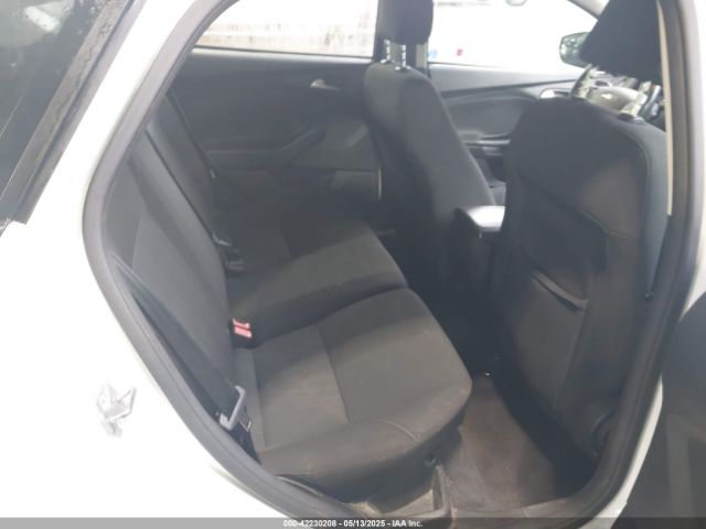 1FADP3K27GL261251 Ford FOCUS SE