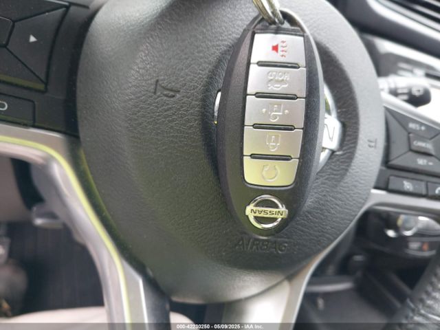 KNMAT2MT3HP568547 Nissan ROGUE SV