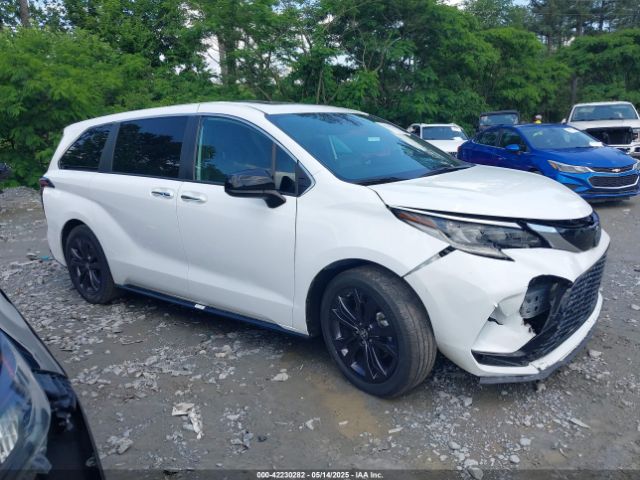 5TDXRKEC8NS102962 Toyota Sienna Xse