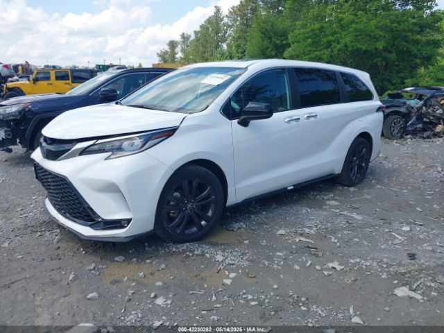 5TDXRKEC8NS102962 Toyota Sienna Xse