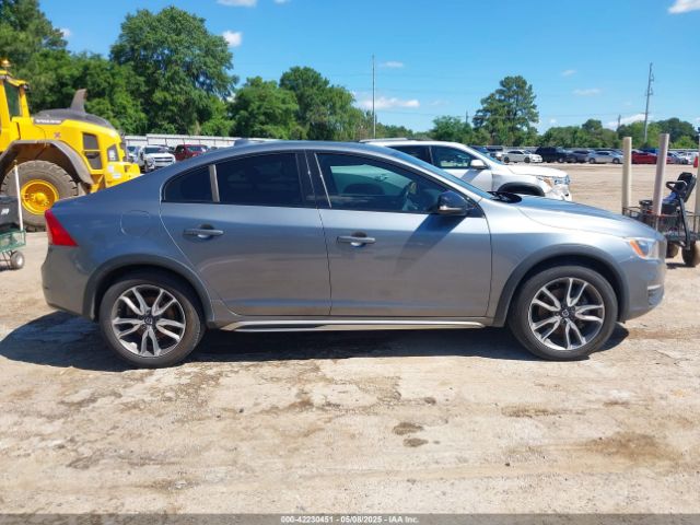YV4612UM0G2000284 Volvo S60 Cross Country T5 Platinum