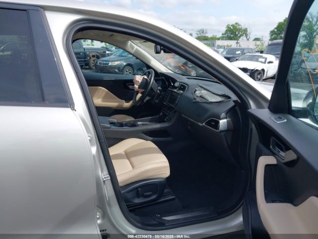2017 JAGUAR F-PACE SADCJ2BV6HA881652 Photo 4