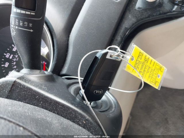 KNDMB5C13G6202013 KIA SEDONA LX