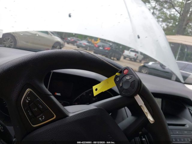 1FADP3F2XHL320174 Ford FOCUS SE