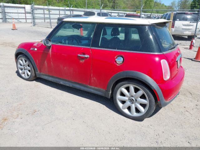 2006 MINI COOPER S WMWRE33526TG99561 Photo 2