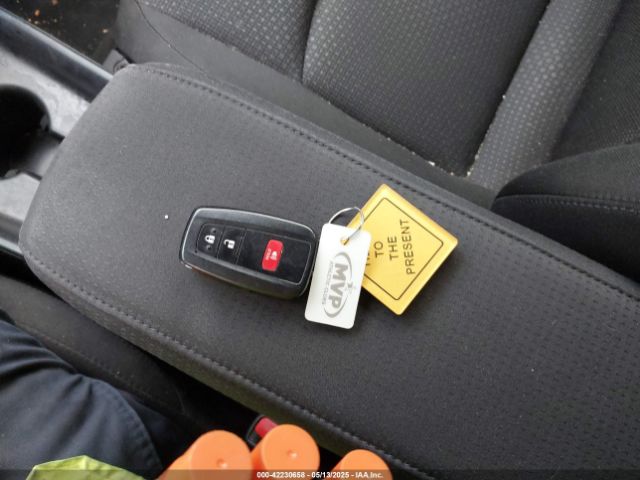 JTDKARFU3K3080738 Toyota Prius Le