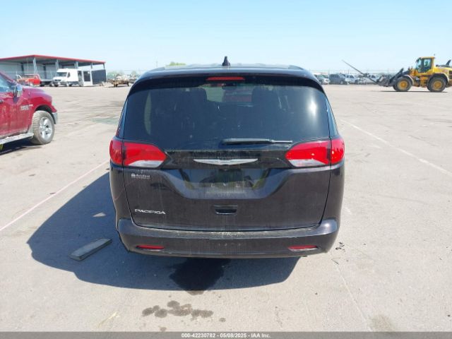 2C4RC1DG7HR695171 Chrysler Pacifica Touring
