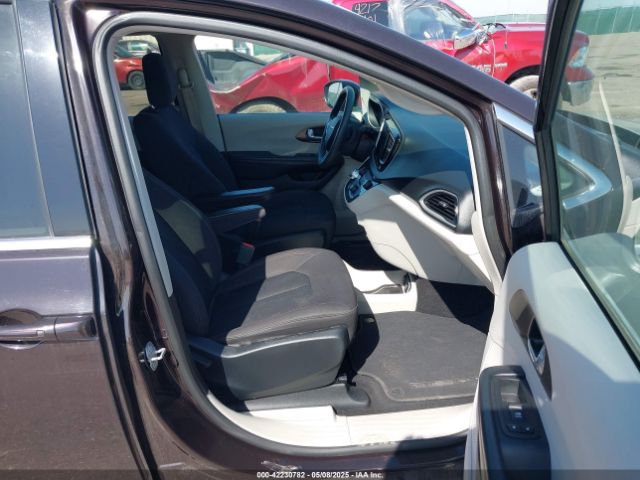 2C4RC1DG7HR695171 Chrysler Pacifica Touring