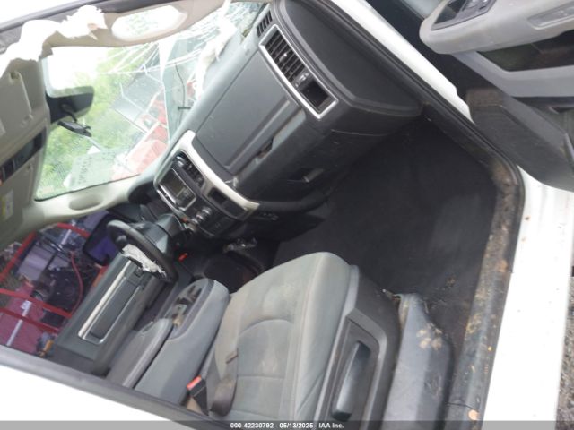 1C6RR7GG9HS736595 RAM 1500 Slt  4x4 6'4 Box
