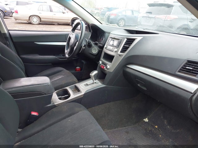 4S4BRBACXE3303632 Subaru Outback 2.5i