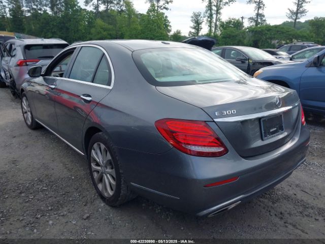 2017 MERCEDES-BENZ E 300 WDDZF4JB2HA104854 Photo 2