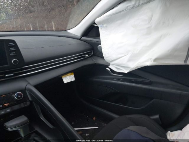 KMHLM4AG8MU210358 Hyundai ELANTRA SEL