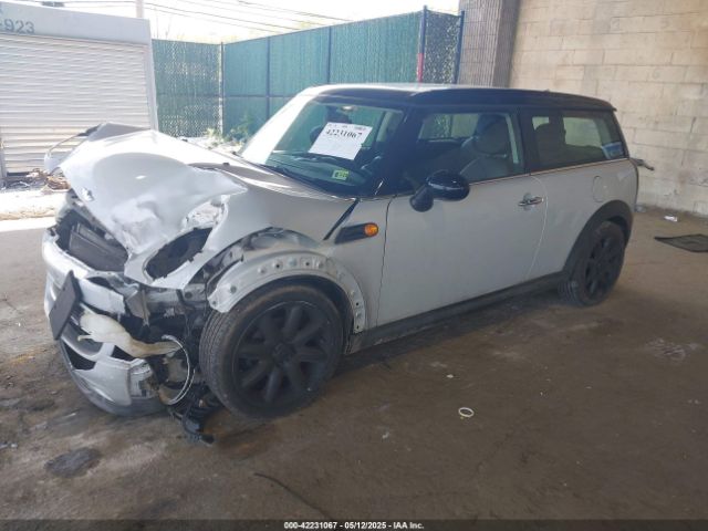 2011 MINI COOPER CLUBMAN WMWZF3C55BTX82020 Photo 1