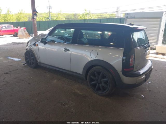2011 MINI COOPER CLUBMAN WMWZF3C55BTX82020 Photo 2