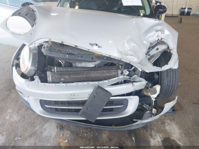 2011 MINI COOPER CLUBMAN WMWZF3C55BTX82020 Photo 5