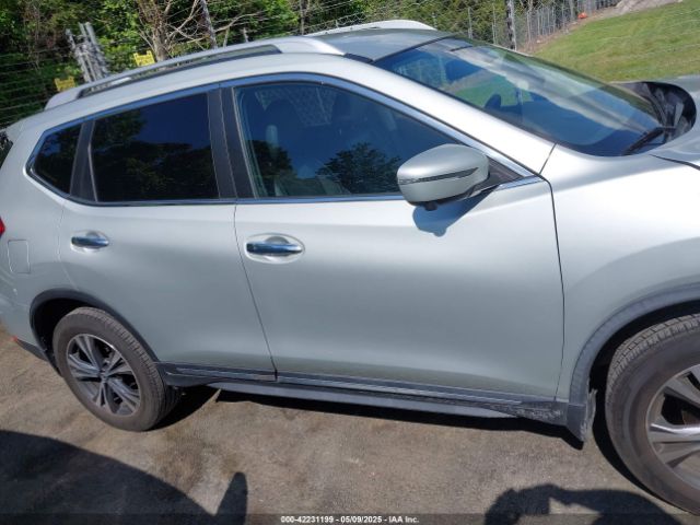 JN8AT2MV2HW285178 Nissan Rogue Sl